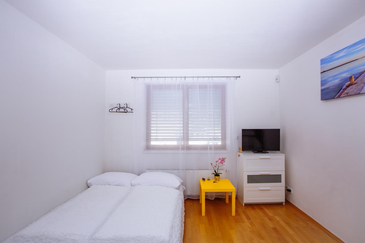 Beautiful Apartment In Central Residence Praga Exterior foto