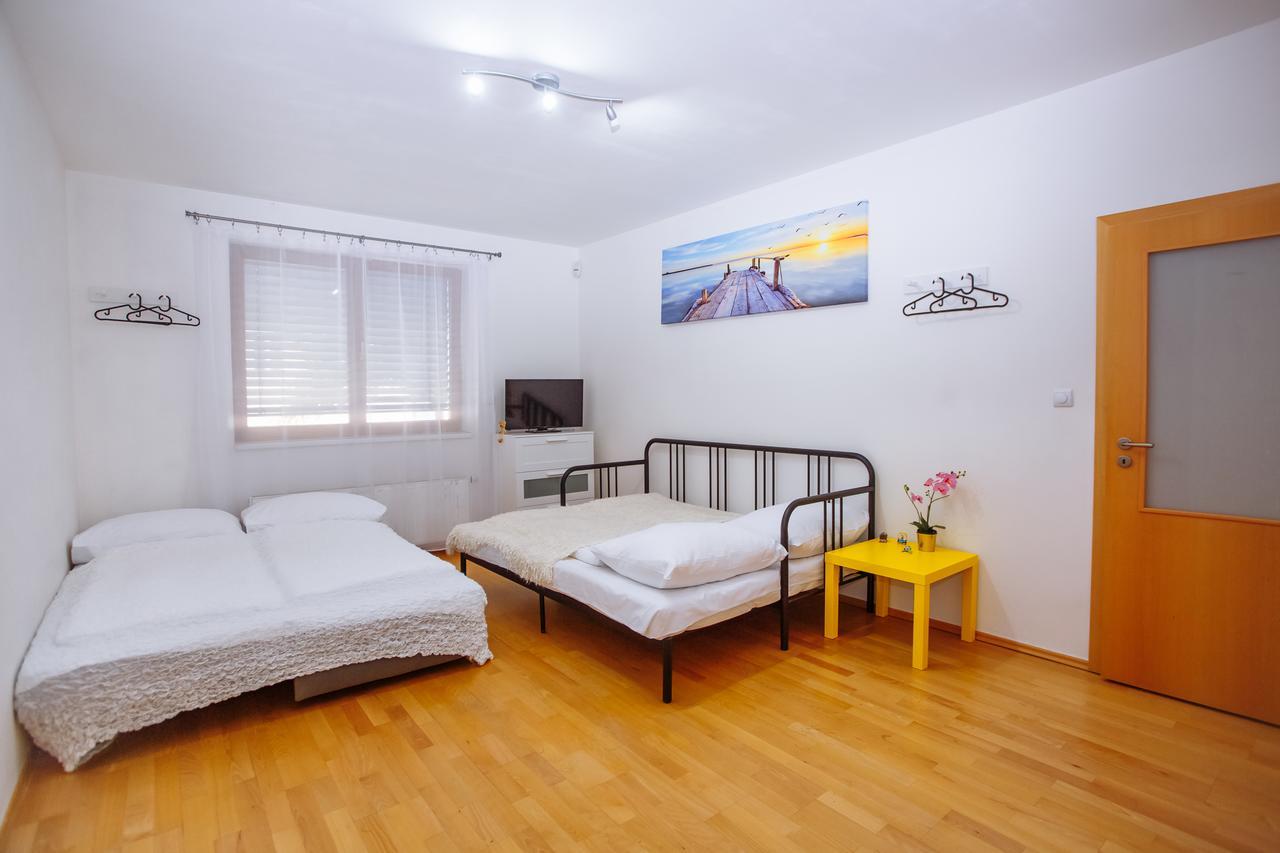 Beautiful Apartment In Central Residence Praga Exterior foto
